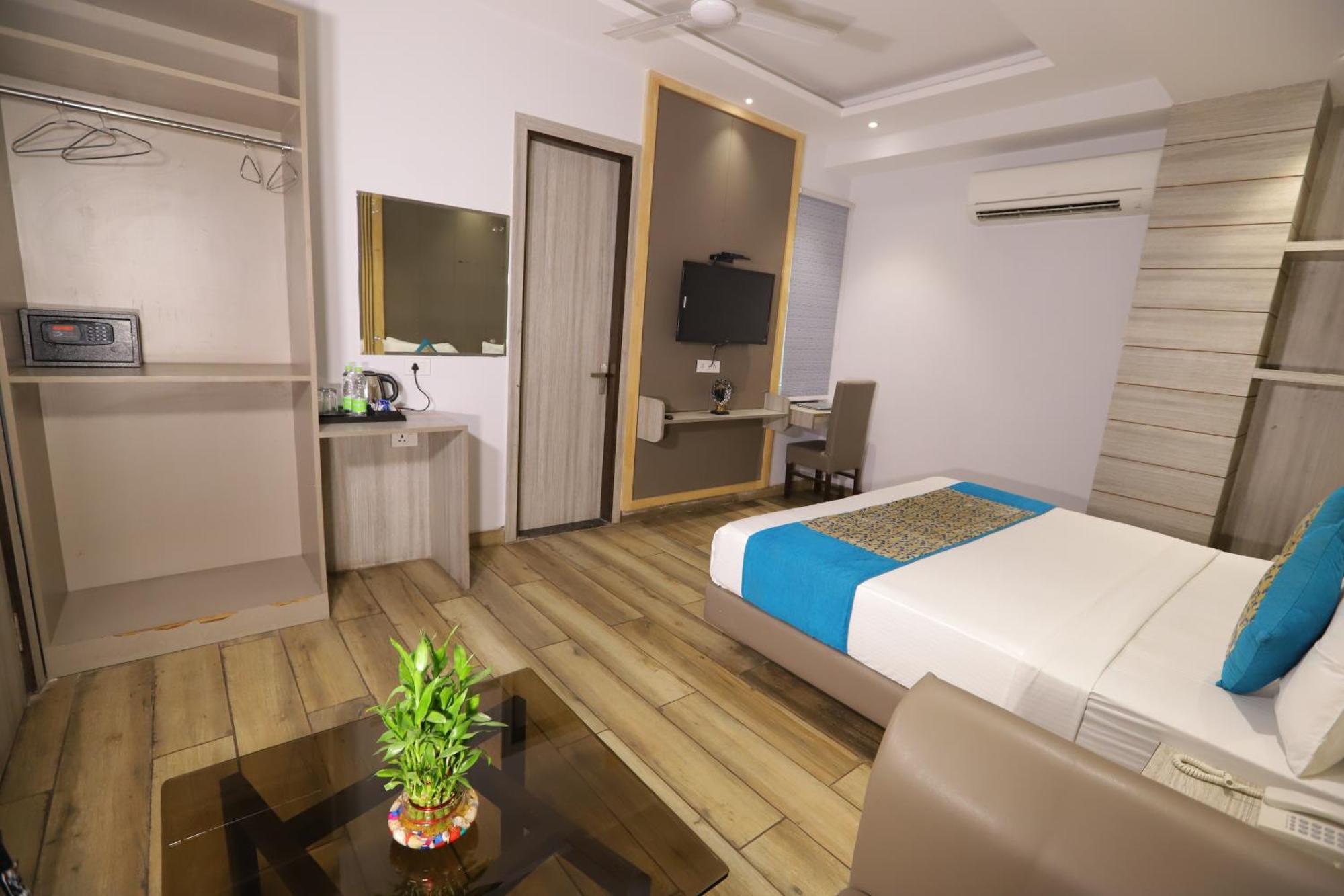 Hotel Kelvish Free Airport Pickup New Delhi Bagian luar foto