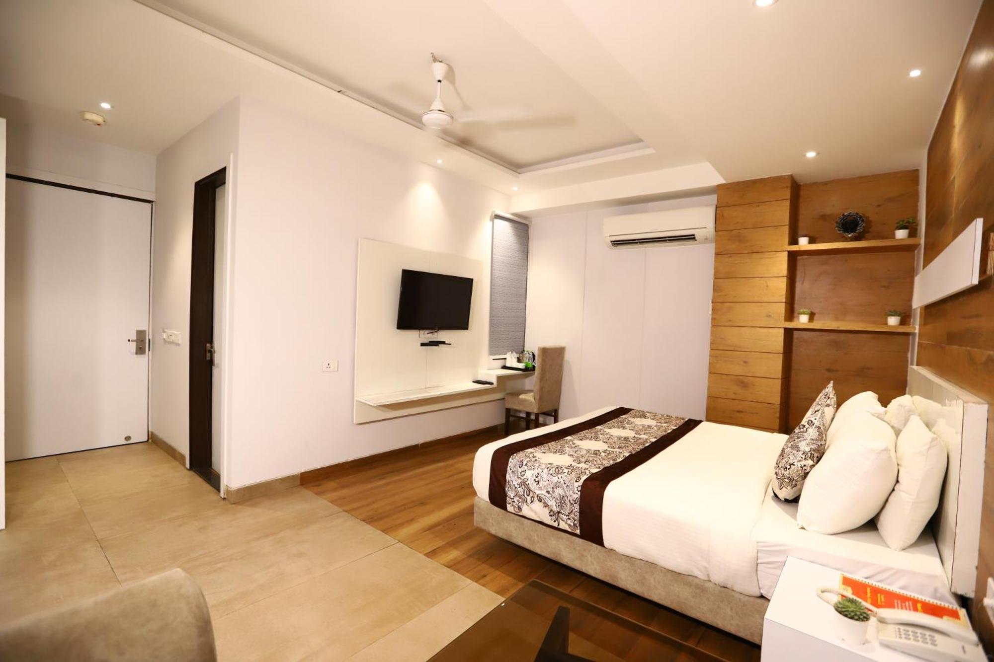 Hotel Kelvish Free Airport Pickup New Delhi Bagian luar foto