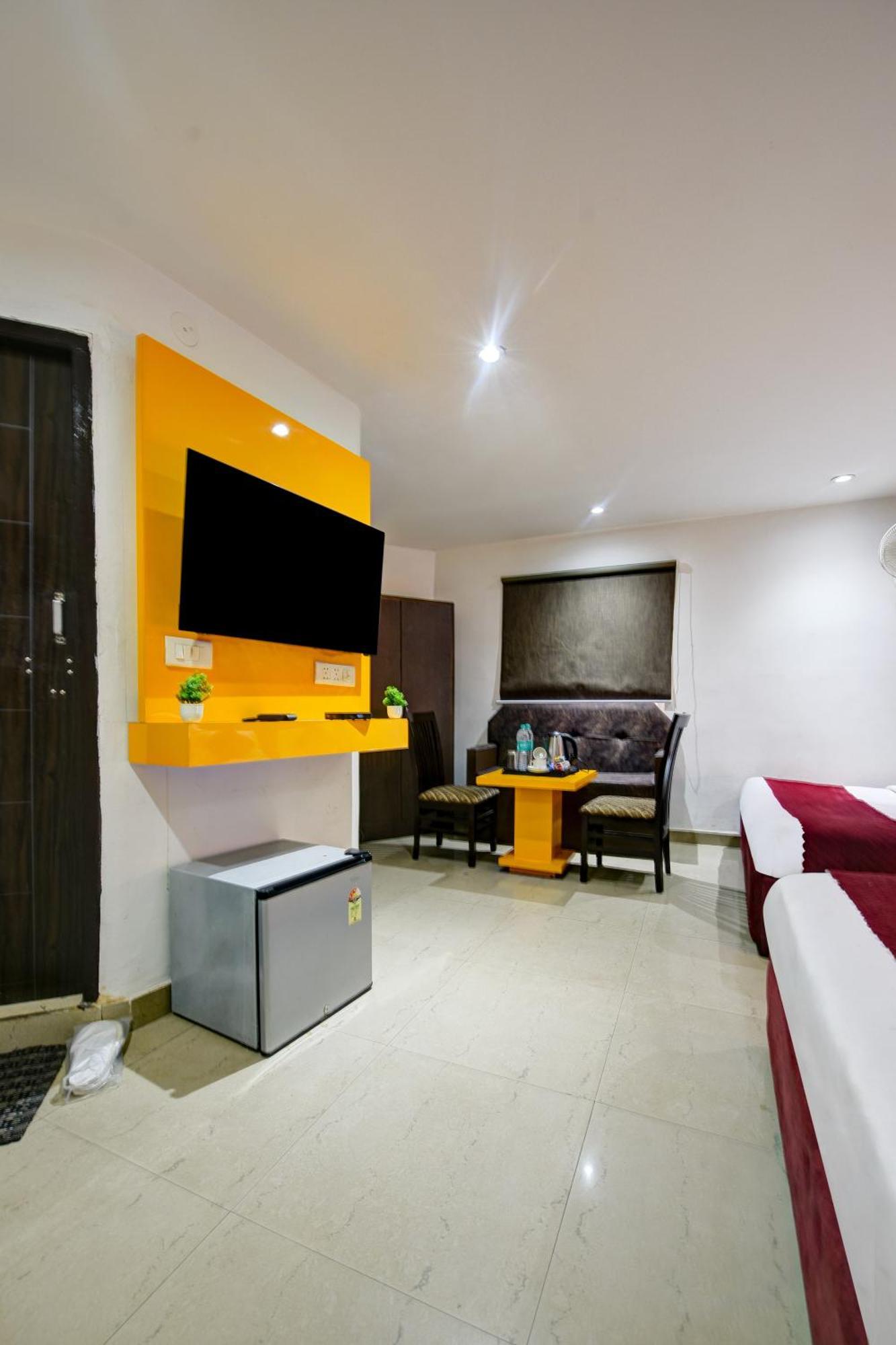 Hotel Kelvish Free Airport Pickup New Delhi Bagian luar foto