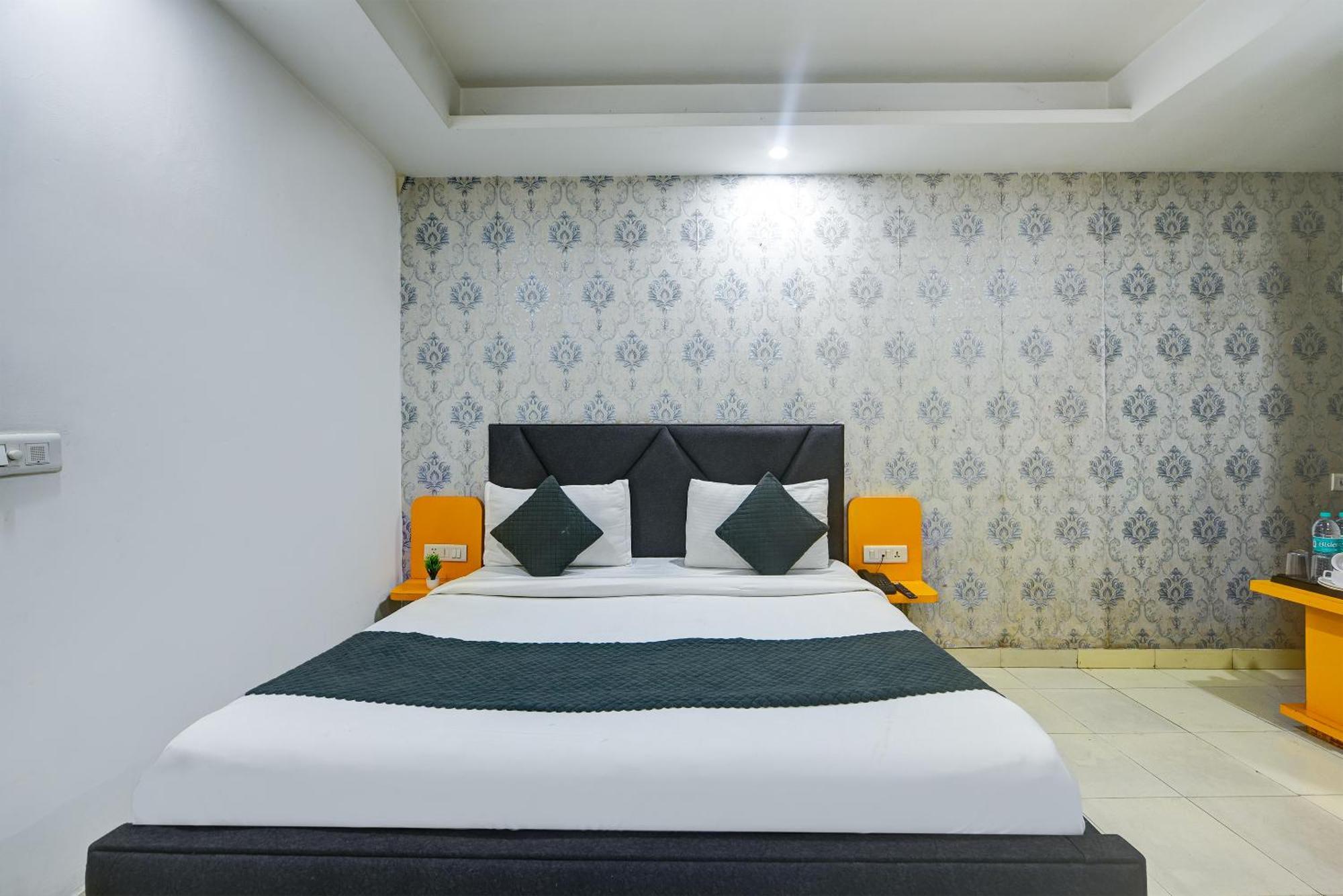 Hotel Kelvish Free Airport Pickup New Delhi Bagian luar foto